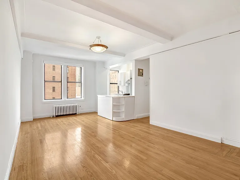 301 E 21st St #9A — Photo 4