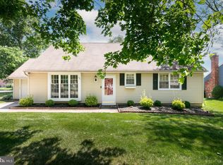 200 Dickens Dr, Delran, NJ 08075