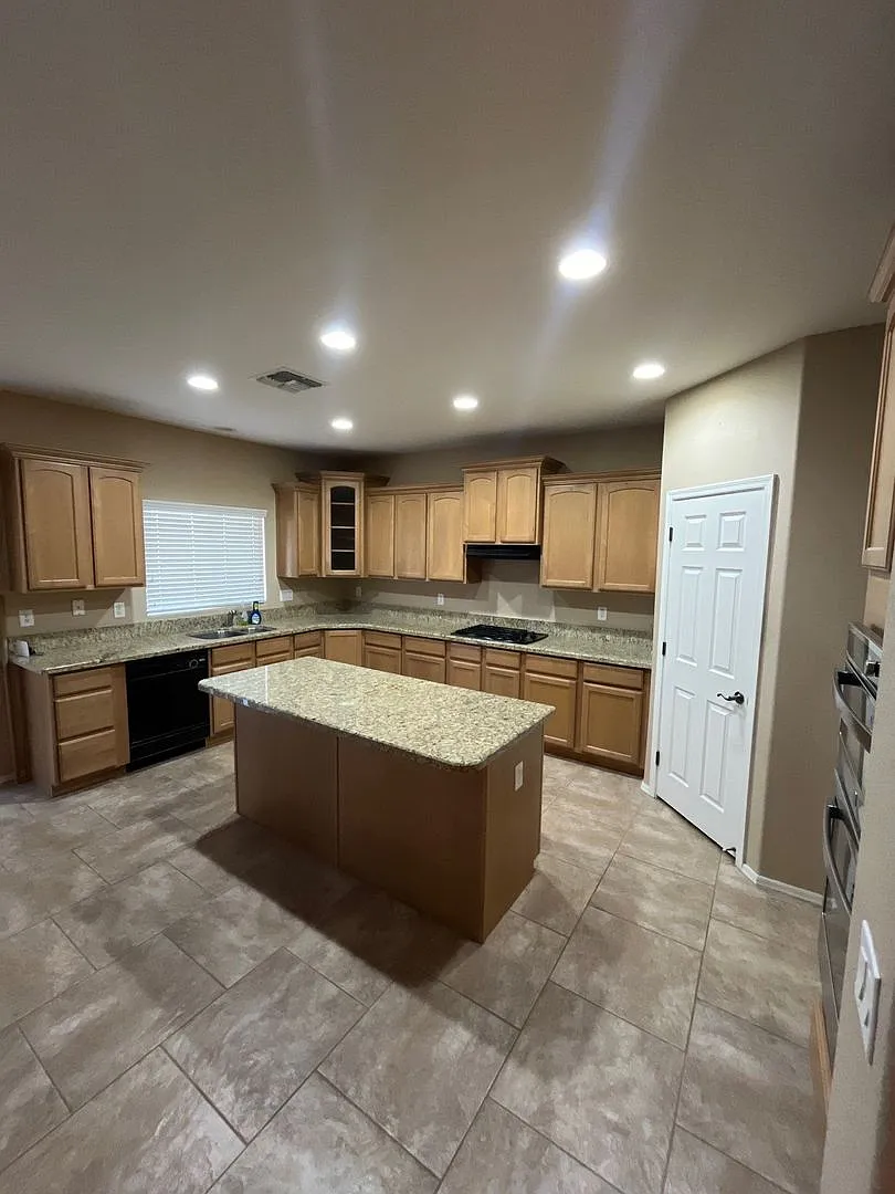 Spacious And Awesome Home! Excellent Floorplan! — Photo 2