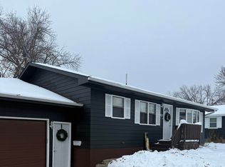 209 S 9th Ave, Vinton, IA 52349