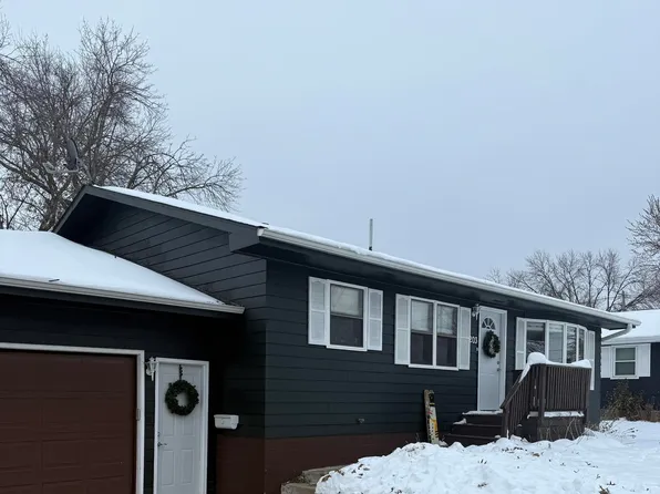 203 N 9th Ave, Vinton, IA 52349