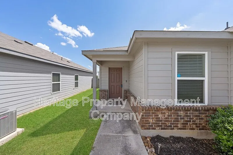 3 bed, 2.0 bath, 2243 sqft, $1,600 — Photo 3