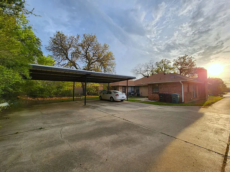 2202 Bolivar St — Photo 15