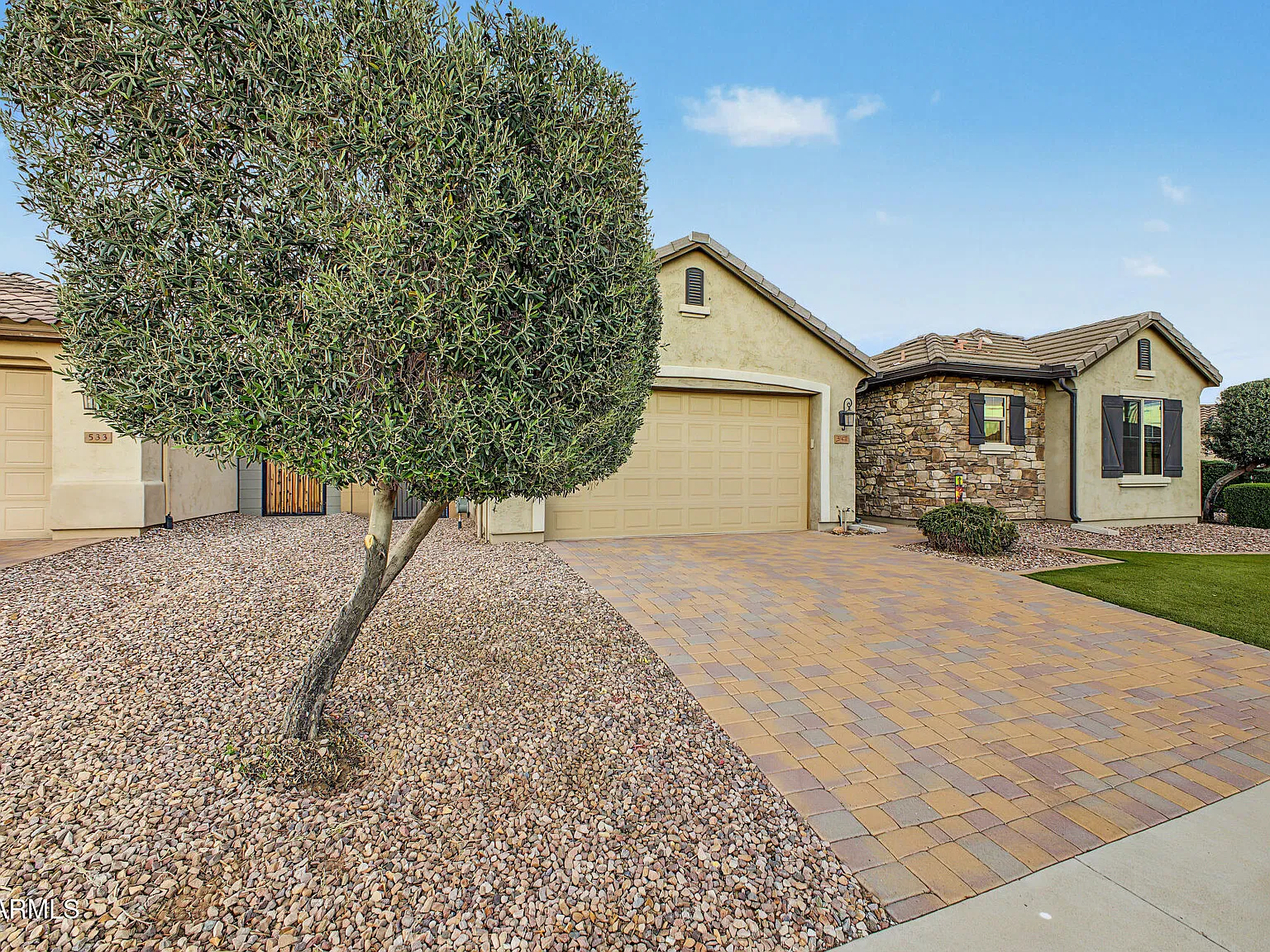 3 bed, 2.5 bath, 2259 sqft, $3,200 — Photo 3