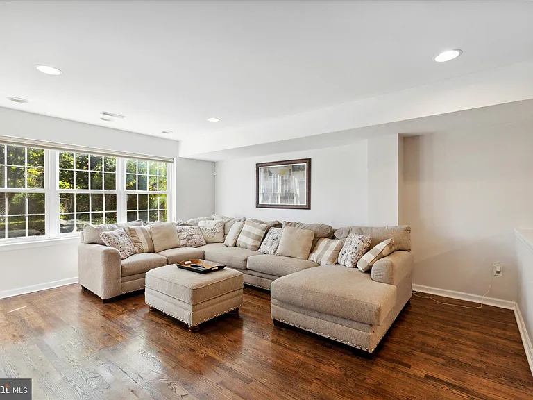 535 Gerhard St #1 — Photo 10