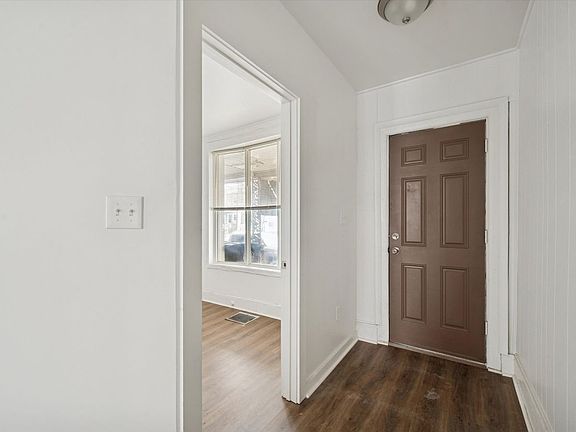 2nd image of 1124 W 9th St
