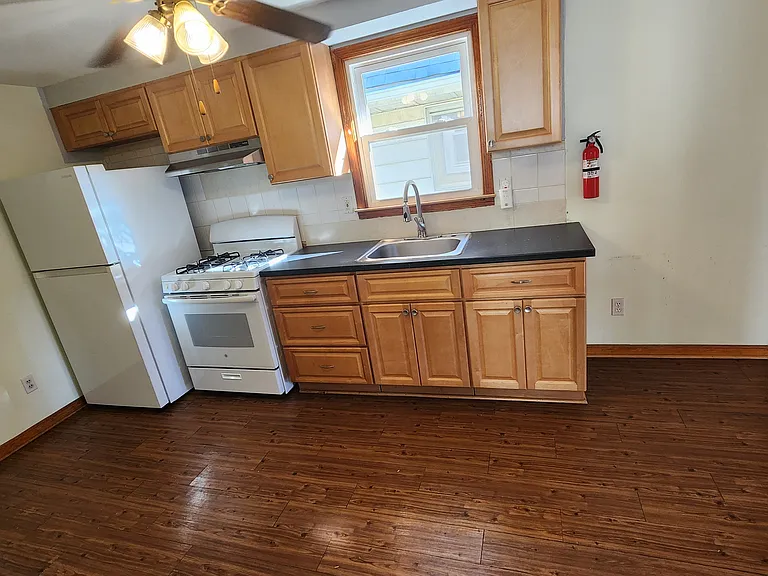 508 Cross St #2 — Photo 5
