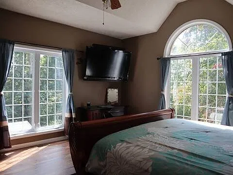 1130 Williams Bridge Rd — Photo 2