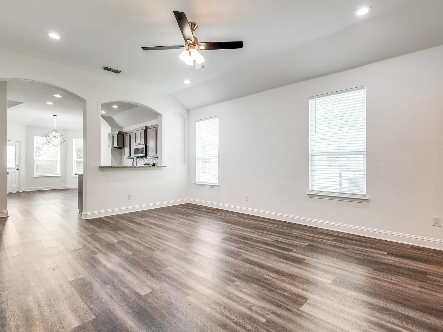 4 bed, 1617 sqft, $2,380 — Photo 2