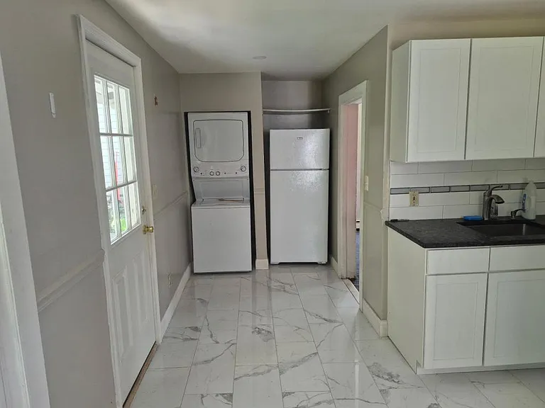 26-30 Alden Pl #28 — Photo 1