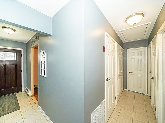 2nd image of 223 Stuyvesant Dr