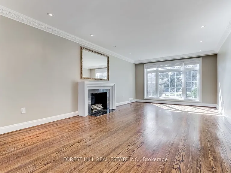 109 Mona Dr — Photo 3