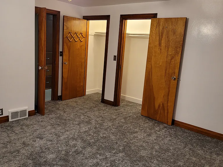 5330 Seneca St — Photo 42