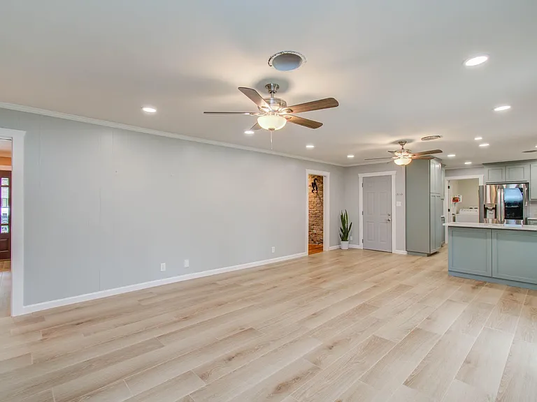 9002 Railton St — Photo 6