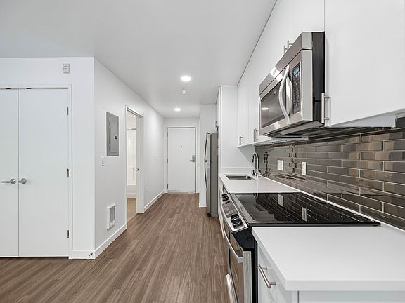 5th image of 717 Dexter Ave N #418