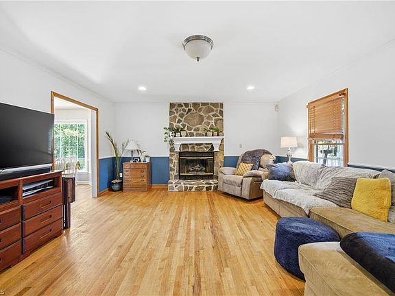 4th image of 227 Fox Den Dr