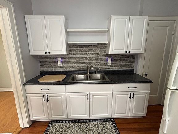 4th image of 1671 Lincoln Ave