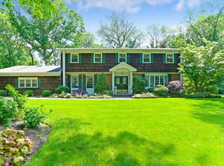 18 Blacksmith Ln, East Northport, NY