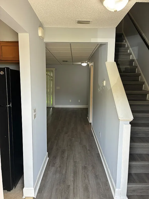 2 bed, 1.5 bath, 1152 sqft, $1,300 — Photo 2