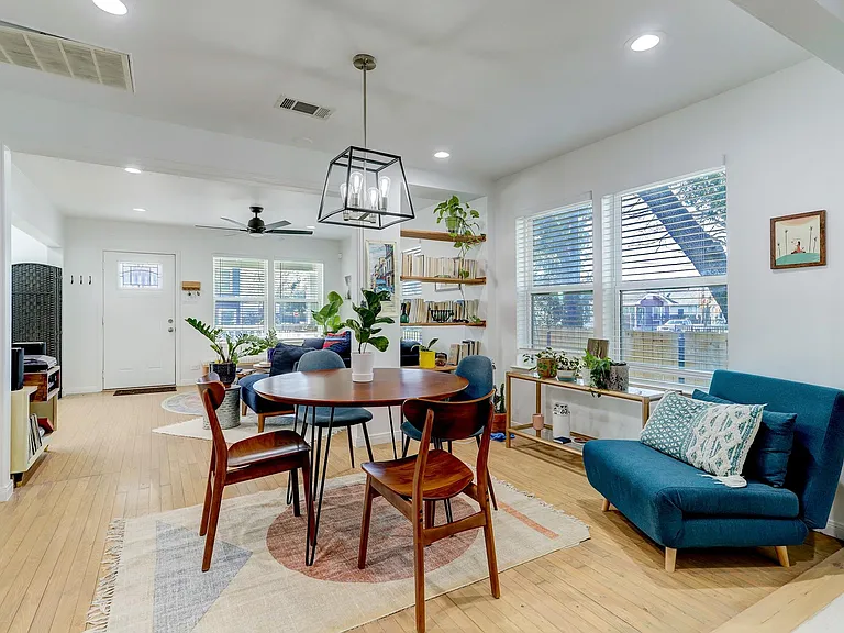 4801 Avenue H — Photo 9