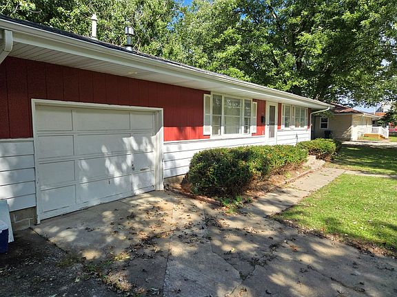 2nd image of 306 Hillcrest Dr
