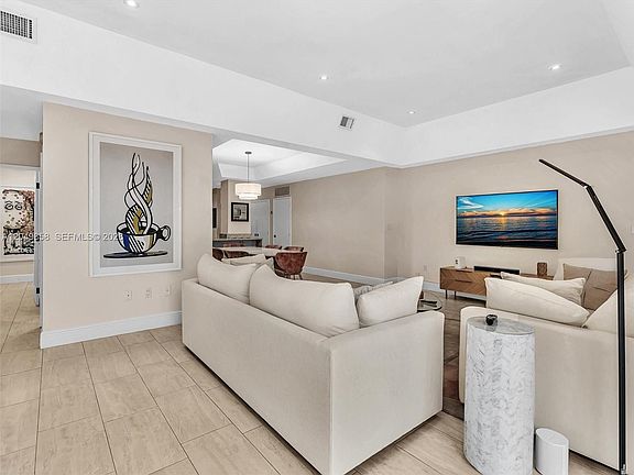 2nd image of 2901 S Bayshore Dr APT 1G