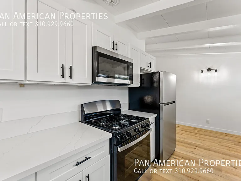 141 E Mayfair Ave — Photo 2