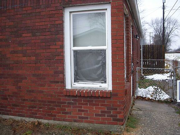 2nd image of 3129 Blackstone Ave