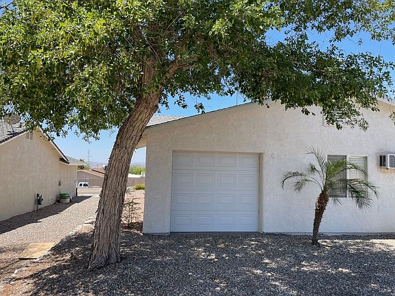 4th image of 2416 Porpoise Dr