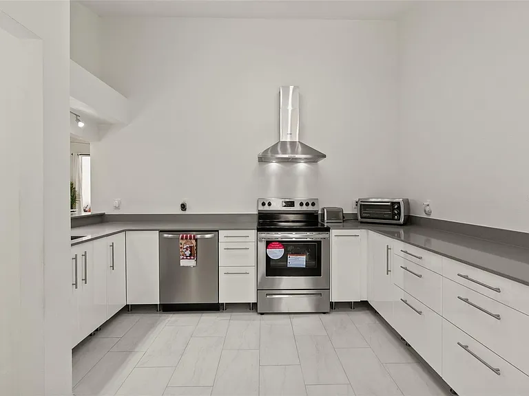 5623 Monte Rosso Rd — Photo 2