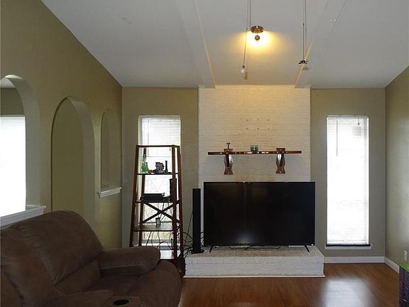 2nd image of 1026 Rockledge Dr