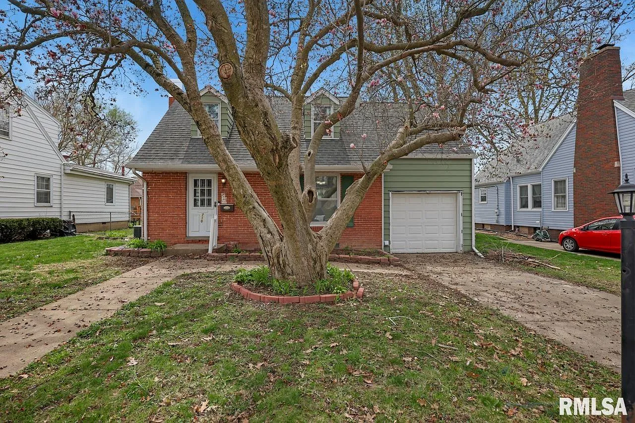 710 W Meadows Pl photo 1