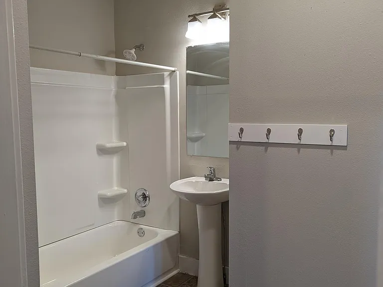 1609 S Barrett Ave — Photo 10