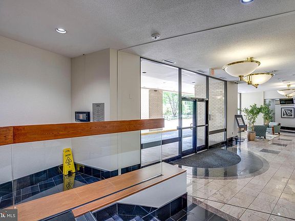 5th image of 203 Yoakum Pkwy APT 1520