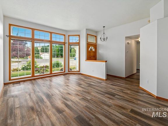 3rd image of 7867 W Powell St