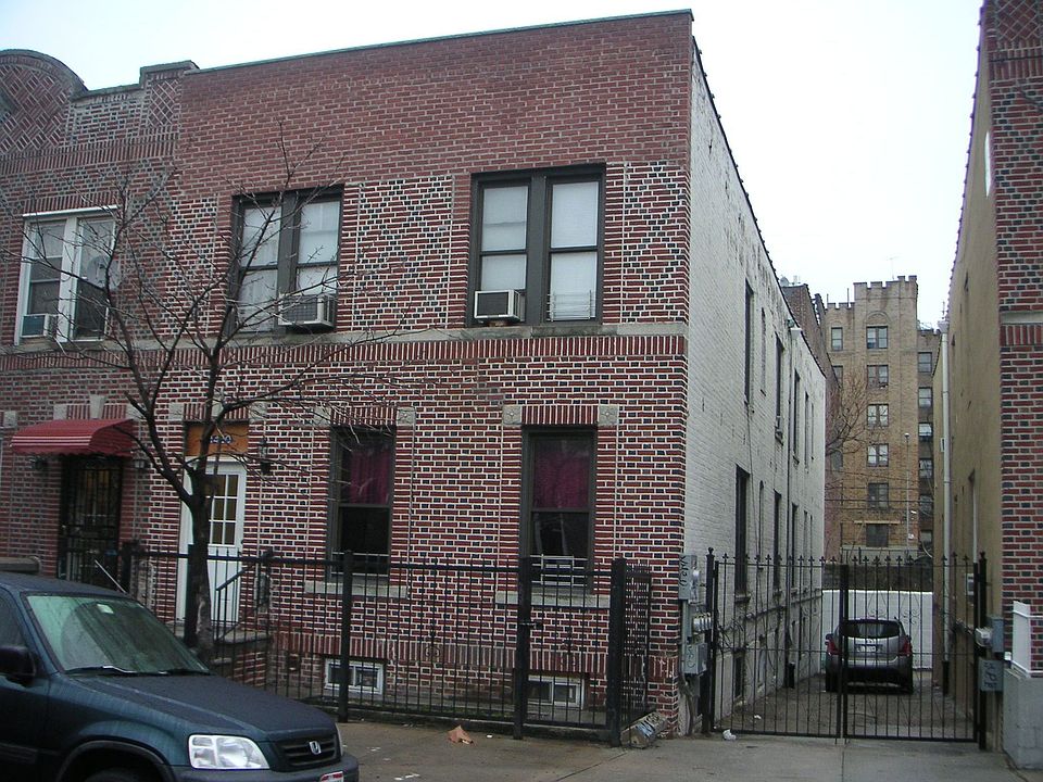 2nd image of 1420 Croes Ave