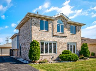 5852 W 76th St, Burbank, IL
