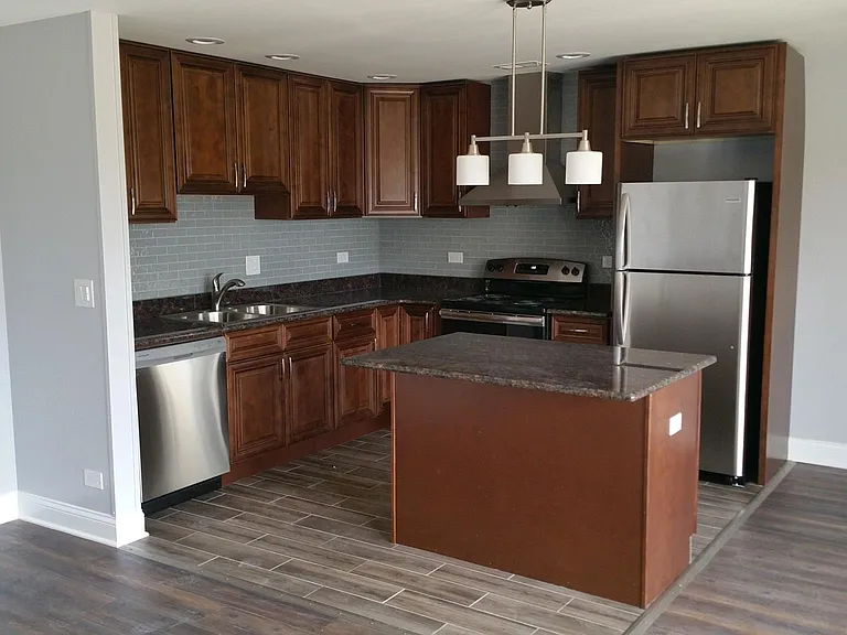 285 E Ct Of Shorewood — Photo 1