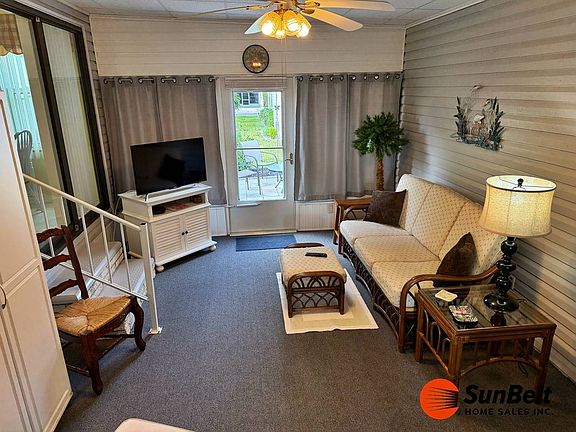 4th image of 427 Tulip Dr