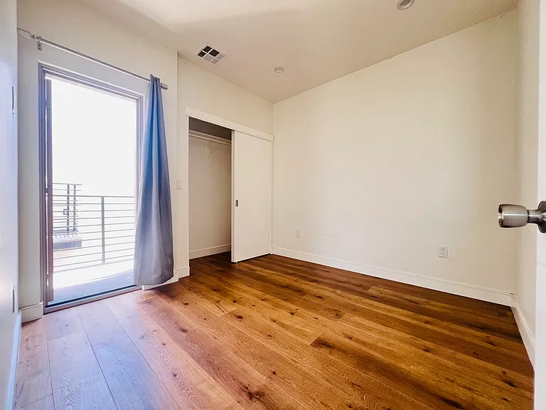 250 S Burlington Ave #250 — Photo 40