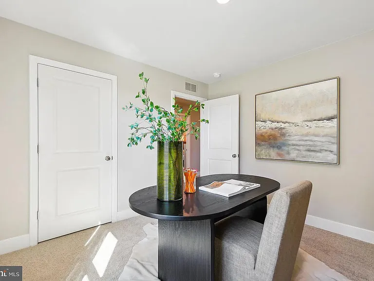 111 Charing Cross Dr — Photo 12