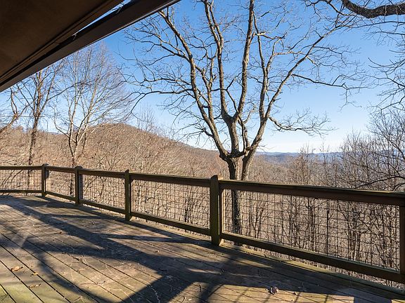 3rd image of 106 Mountain Oak Ct