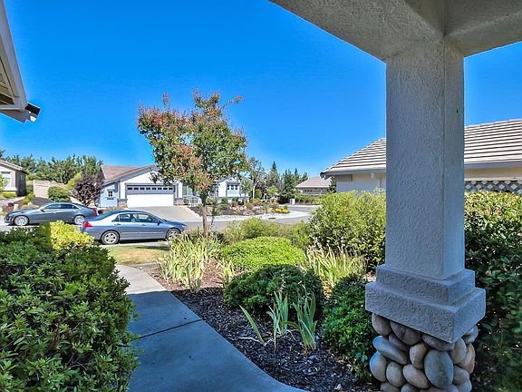 3rd image of 215 Geary Ct