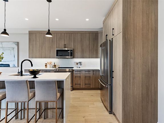 3rd image of 3921 Olympian Way #20