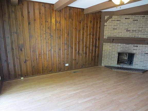 5th image of 553 Hampshire Ln