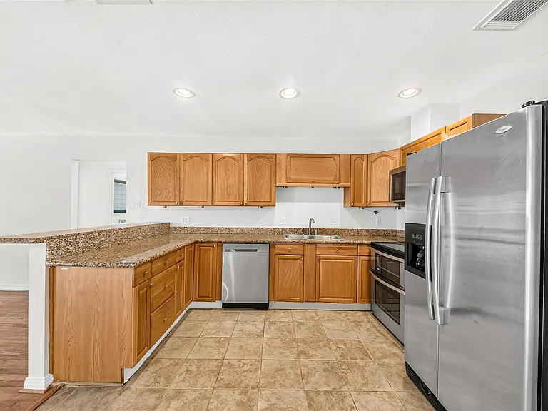 4045 Woodfox St — Photo 12