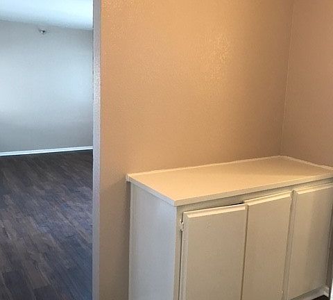 4th image of 11423 Cedar Ave APT 4