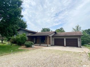 808 Poplar Dr, Petersburg, IL 62675