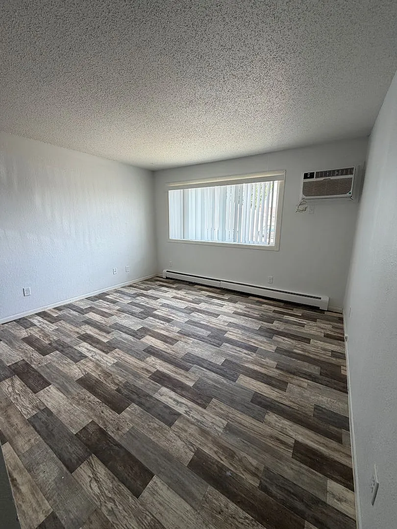 West Park Manor — Photo 2