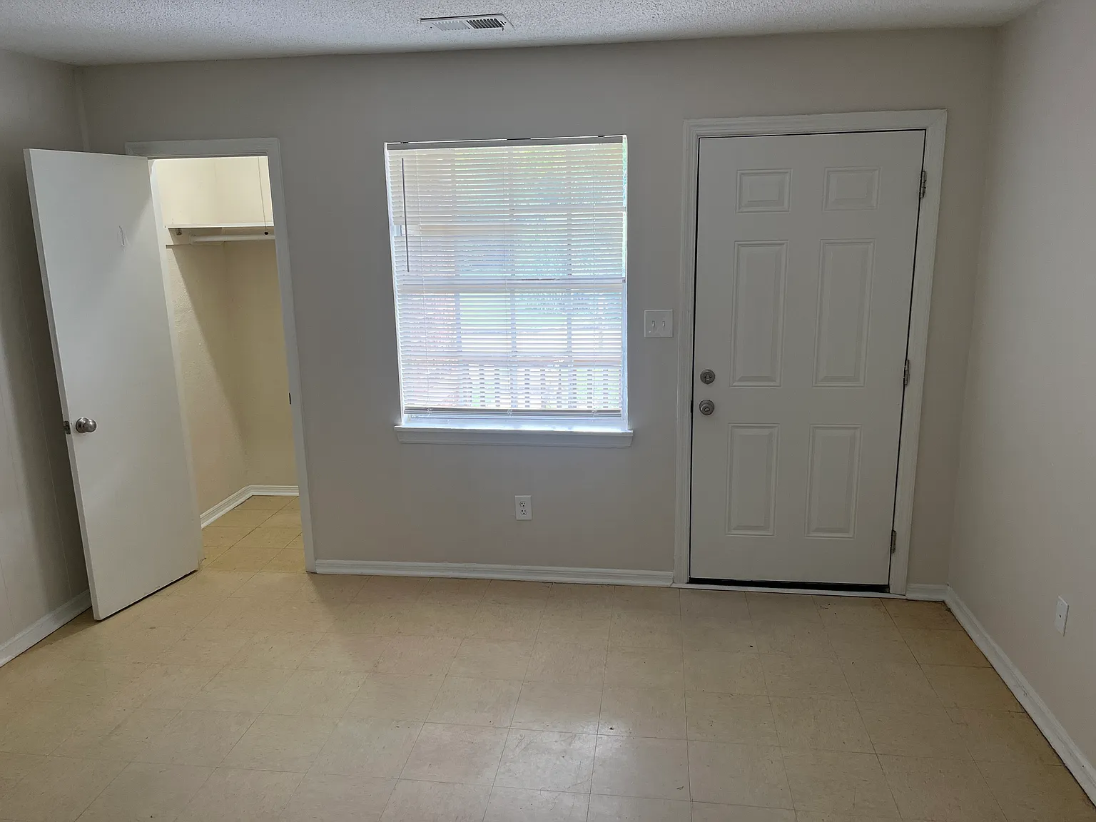 2 bed, 1.5 bath, 1069 sqft, $1,500 — Photo 3
